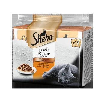 Sheba Fresh & Fine Katzenfutter in Sauce, mit einer grauen Katze und einer Schüssel mit gewürfeltem Hähnchen. Packung enthält 15 Portionen.