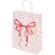 Eine dekorative Geschenktüte mit einer großen pinken Schleife und einem Etikett, verziert mit einem Muster aus kleinen roten und pinken Herzen auf einem weißen Hintergrund.