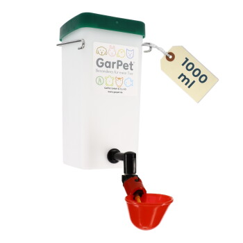 GarPet 1000-ml weißer Haustier-Wasserbehälter mit grünem Deckel, hängendem Etikett „1000 ml“, schwarzem Auslauf und rotem Trinknapf.