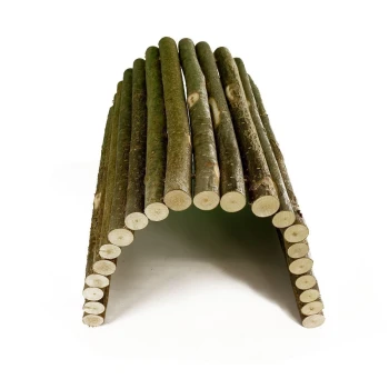 Holztunnel für kleine Haustiere, aus natürlichen Stämmen gefertigt, mit einem gebogenen Design und glatten Enden für sicheres Spielen.