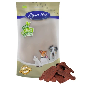Lyra Pet Hundeleckerlipackung mit einer Vielzahl von Hunden auf der Vorderseite, mit einem Haufen Leckerlis im Vordergrund.