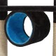 Schwarzer und blauer Katzentunnel mit weichem Innenraum, Teil eines Katzenbaums mit Sisal-Kratzpfosten.