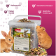 PANTO Plastikdose mit Aufschrift 'Nager Strukturmix getreidefrei', loses Kleintierfutter, links Kaninchen, rechts Meerschweinchen.