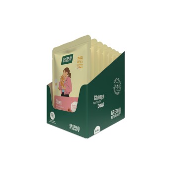 Green Petfood Kätzchenpâté-Beutel, Huhn & Lachs, zuckerfreie Rezeptur, Illustration einer Person, die ein orangefarbenes Kätzchen hält.