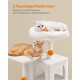 Zwei flauschige Katzenplattformen; eine Katze liegt oben, eine andere ruht darunter. Text: "2 flauschige Plattformen für Ihre Fellnasen."