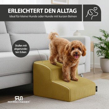 Kleiner brauner Hund auf gelben Haustierstufen neben dem Sofa, Overlay-Text 'ERLEICHTERT DEN ALLTAG' und 'Stufen mit abgerundeten Ecken', ROHRSCHNEIDER.