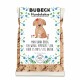 Bubeck Hundekekse Verpackung mit einem Cartoon-Hund mit einer roten Schleife, umgeben von Blumen und Knochen, mit Text über Stil und Spaß.