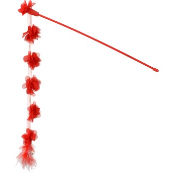 Jouet baguette pour chat rouge avec une longue tige, cinq fleurs en tissu rouges sur un ruban en filet et un pompon de plumes.