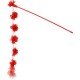 Jouet baguette pour chat rouge avec une longue tige, cinq fleurs en tissu rouges sur un ruban en filet et un pompon de plumes.