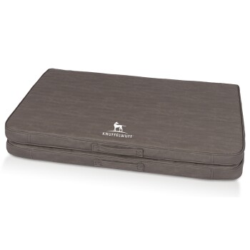 Grau Haustierbett mit einer gesteppten Textur, mit dem Logo "KNUFFELWUFFF" und zwei Griffen an den Seiten für einfachen Transport.