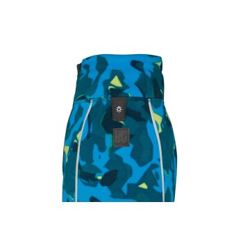 Ein Hundepullover im blau-grünen Camouflage-Muster mit einem umklappbaren Kragen und einem kleinen Logo-Patch mit einem Hund.