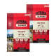 Zwei Taschen mit ACANA Classics Red Meat Recipe Tiernahrung, vor einer malerischen Bergkulisse, die Zutaten und Nährwertinformationen hervorhebt.