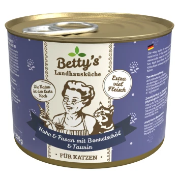 Eine Dose Betty's Landhausküche Katzenfutter mit einer Frau, die kocht, einer Katze und dem Text: "Huhn & Fasan mit Borretschöl & Taurin," "Extra viel Fleisch."