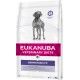 Eukanuba Veterinary Diets Dermatosis FP Hundefutterbeutel, mit einer grauen Hundesilhouette, 5 kg Größe und Text zur diätetischen Unterstützung der Hautfunktion.
