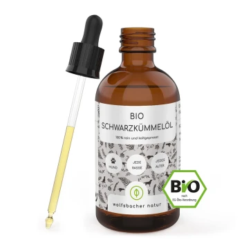 Drei Flaschen Bio-Schwarzkümmelöl mit dem Etikett "BIO SCHWARZKÜMMELÖL" und einem grünen Zertifizierungslogo, geeignet für alle Hunderassen und Altersgruppen.