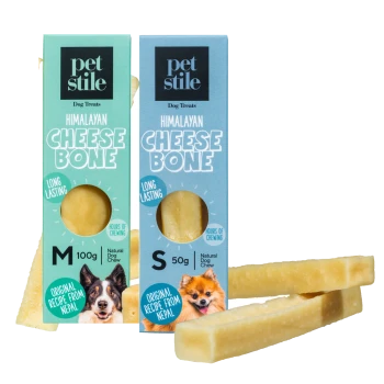 Zwei Schachteln Petstile Himalaya-Käse-Knochen-Hundeleckerlis, beschriftet M (100g) und S (50g), mit Bildern eines Border Collie und eines Pomeranian.