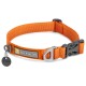 Orangefarbener Hundehalsband mit einer Metallschnalle, mit einem "RUFFWEAR"-Logo und einem Anhänger, vor einem weißen Hintergrund präsentiert.