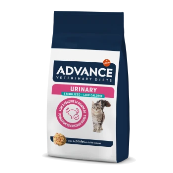 Un sac de nourriture pour chats Advance Veterinary Diets Urinary, étiqueté "Stérilisé - Faible en calories," avec une image de chat et une revendication de réduction des cristaux urinaires.