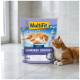 Oranje gestreepte kat naast een MultiFit 'Diamonds Comfort' kattenbakvullingzak met opschrift 'Klumpend' (4,2 kg)