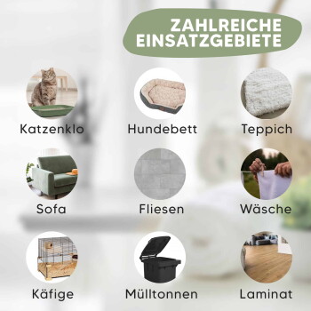 Eine getigerte Katze sitzt neben einer grünen Katzentoilette, während eine Hand eine gelbe 'Geruchs-Entferner'-Flasche sprüht, um Gerüche zu beseitigen.