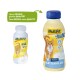 Deux bouteilles de lait pour chats MultiFit, une grande et une petite, avec une étiquette de chat orange indiquant "New DESIGN, same QUALITY" et des informations nutritionnelles.