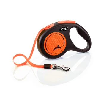 Eine ausziehbare Hundeleine mit einem schwarzen Griff und einem orangefarbenen Band, das ein Wabenmuster und eine Hundesilhouette zeigt.