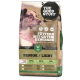 Un sac de nourriture pour chiens étiqueté "THE GOOD STUFF" avec une image de chien, contenant 65 % de viande et 35 % de fruits, légumes et herbes.