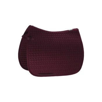 Burgunderfarbene, gesteppten Sattelunterlage mit strukturierter Oberfläche und einem Riemen zur Sicherung, vor einem weißen Hintergrund präsentiert.