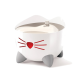 Une fontaine à eau en forme de chat blanc avec un nez et des moustaches rouges, dotée de pattes grises, conçue pour les animaux de compagnie.
