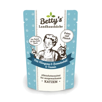 Betty's Landhausküche Katzenfutterverpackung mit einer Frau in einer Schürze mit einer Katze, die Zutaten wie Känguru und Knochenöl sowie Taurin hervorhebt.