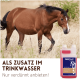 Pferd mit Reiter in Reitausrüstung neben einer rosa Supravit Elektrolyt-Ergänzungsflasche, Text „Nach intensiver Anstrengung“.