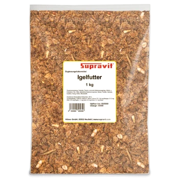 Nahaufnahme von braunen Mehlwürmern gemischt mit Trockenfutterpellets und Getreide.