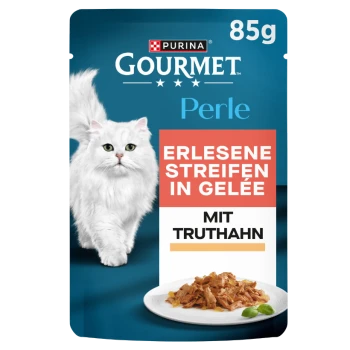 Purina Gourmet Perle 85 g Katzenfutterbeutel mit weißer langhaariger Katze und Putenstreifen in Gelee; Text: 'Erlesene Streifen in Gelee', 'Mit Truthahn'.