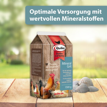 Quiko Hobby Farming Mineral Grit 1500 g Schachtel mit Muscheln auf einem Holztisch; deutsches Banner „Optimale Versorgung mit...”