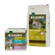Real Nature Wilderness Tiernahrungsverpackung: 2,5 kg "True Country" Beutel mit Katzen- und Fischbild, plus ein 4er-Pack mit 100g Portionen.
