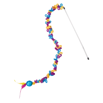 Jouet coloré pour chat avec un design en tissu flexible et en boucle avec une extrémité en plumes, attaché à une baguette argentée.