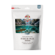 Weiße Tüte Sissi & Franz Fisch-Mix Fischsnack für Haustiere, mit Unterwasserfischen und Waldhintergrund.