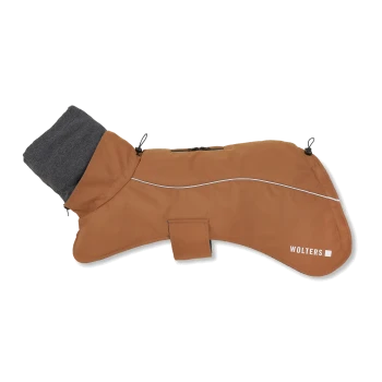Oranger Hundemantel mit grauem Fleece-Kragen, reflektierenden Paspeln, Bauchriemen und WOLTERS-Logo.