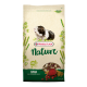 Ein 2,3 kg Beutel Versele-Laga Nature Cavia Meerschweinchenfutter mit einer schwarz-weißen Meerschweinchenillustration und den Aufschriften "Extra Gemüse" und "Vit C."