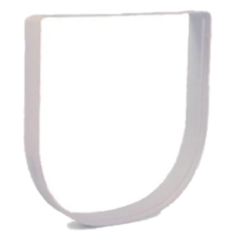 Eine weiße Kunststoff-Hundeschüssel mit U-förmigem Design, mit glatten Kanten und einem einfachen, minimalistischen Stil.