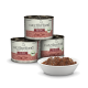 Trzy puszki karmy Catz Finefood Bio Rind dla kota z marchewką i serem oraz biała miska z mokrą karmą.
