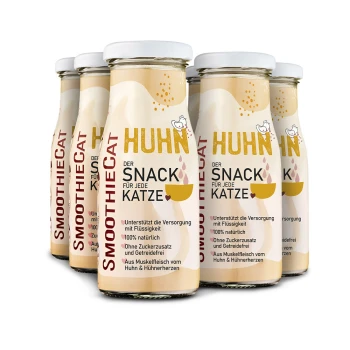SmoothieCat Hühnersnack für Katzen in Glasflaschen, beschriftet mit 'Huhn - der Snack für jede Katze', der 100% natürliche Zutaten hervorhebt.