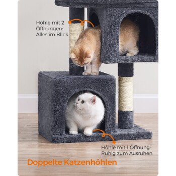 Zwei Katzen spielen auf einem grauen, mehrstöckigen Katzenbaum mit Kratzpfosten, der gemütliche Verstecke zum Entspannen und Beobachten bietet.