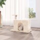 Ein gemütliches Katzenhaus mit einem ausgeschnittenen Eingang, mit einer entspannten getigerten Katze darin, in einem hellen, luftigen Raum mit großen Fenstern.