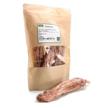 Getrocknete Rindersehnen in einer transparenten Tüte mit der Aufschrift 'Rindersehne', 135g, zeigt einen natürlichen Hundesnack.