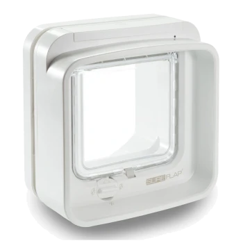 Porte pour animaux de compagnie blanche avec un clapet transparent, dotée d'un mécanisme de verrouillage et du nom de la marque "SUREFLAP" affiché sur le côté.