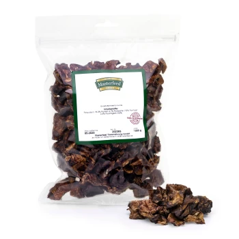 Lammlunge Würfel 500 g Getrocknete Hundeleckerlis in einer klaren Tüte mit dem Etikett "Masterfeed Premium", das die Zutaten auflistet: 76,3 % Protein, 7,5 % Fett, 8,5 % Feuchtigkeit.