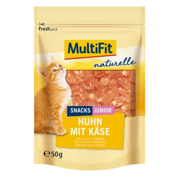 Gele huisdiervoeding verpakking met een speelse oranje kat en kip snacks. Tekst: 'MultiFit naturelle,' 'SNACKS JUNIOR,' 'Huhn mit Käse.'