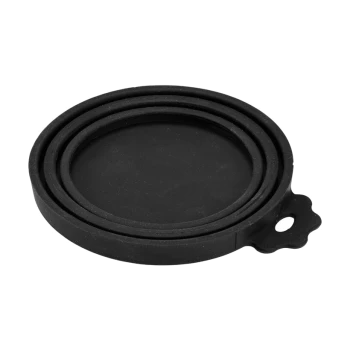 Tapis de nourriture pour animaux de compagnie en silicone noir avec bords surélevés, conçu pour attraper les déversements et garder la zone de repas propre.
