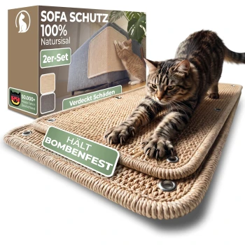 Getigerte dehnt sich auf gewebten Sofa-Kratzpads; Verpackung zeigt SOFA SCHUTZ 100% Natursisal, 2er-Set, HÄLT BOMBENFEST.